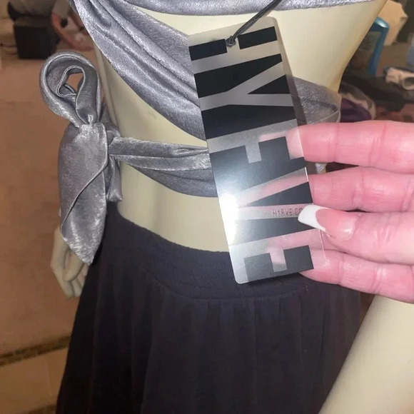 HYFVE CROPPED MULTI WAY WRAP TOP WITH ADJUSTABLE STRAPS SILVER  SIZE LARGE - Picture 9 of 16